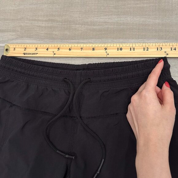 Lululemon Low-Rise Step Lively Lightweight Loose Crop Pants in Black Size 4 - Picture 12 of 16